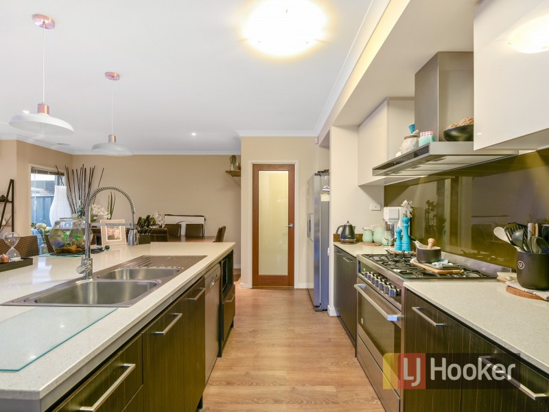 12 Flemington Way, Clyde North VIC 3978