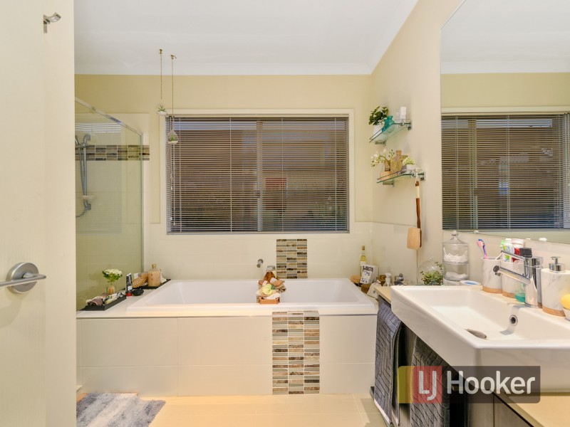 12 Flemington Way, Clyde North VIC 3978