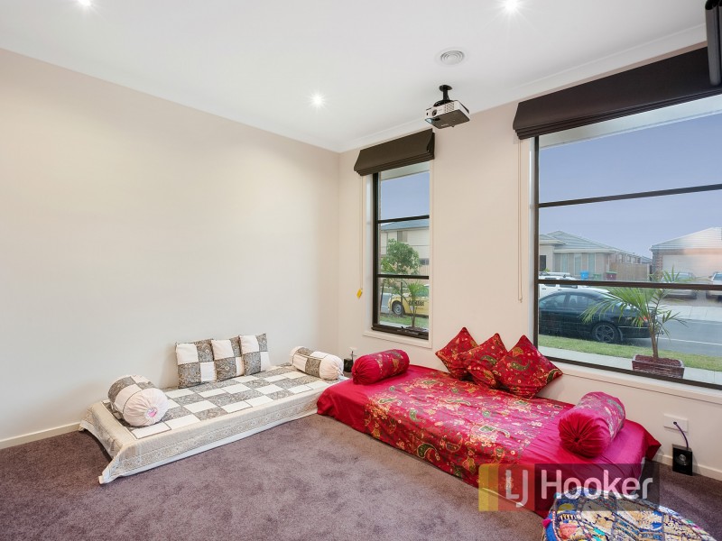 26 Fenway Boulevard, Clyde North VIC 3978