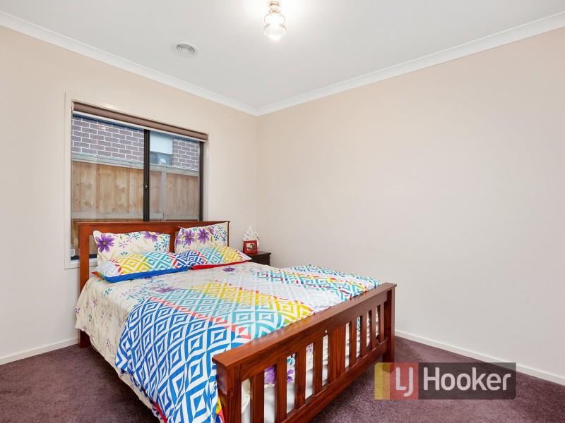 26 Fenway Boulevard, Clyde North VIC 3978