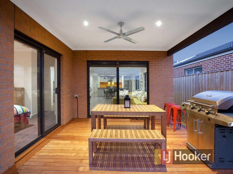 26 Fenway Boulevard, Clyde North VIC 3978