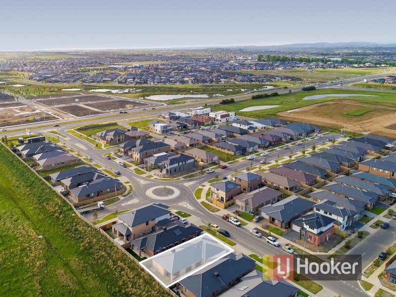 26 Fenway Boulevard, Clyde North VIC 3978