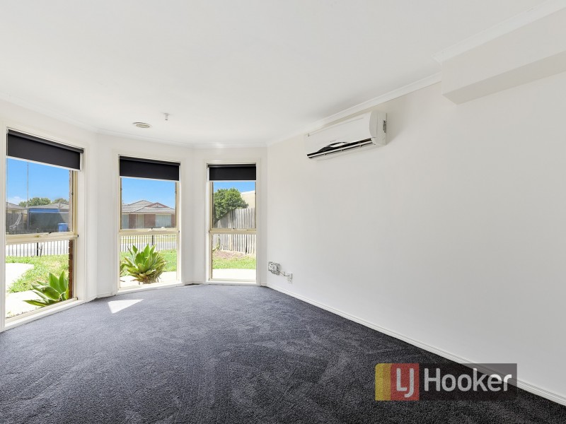 13 Greenbriar Way, Cranbourne West VIC 3977