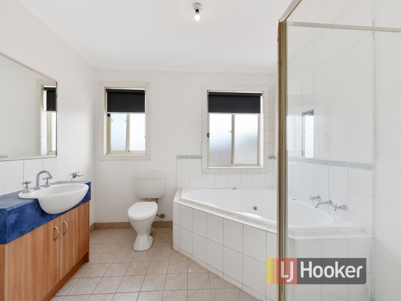 13 Greenbriar Way, Cranbourne West VIC 3977