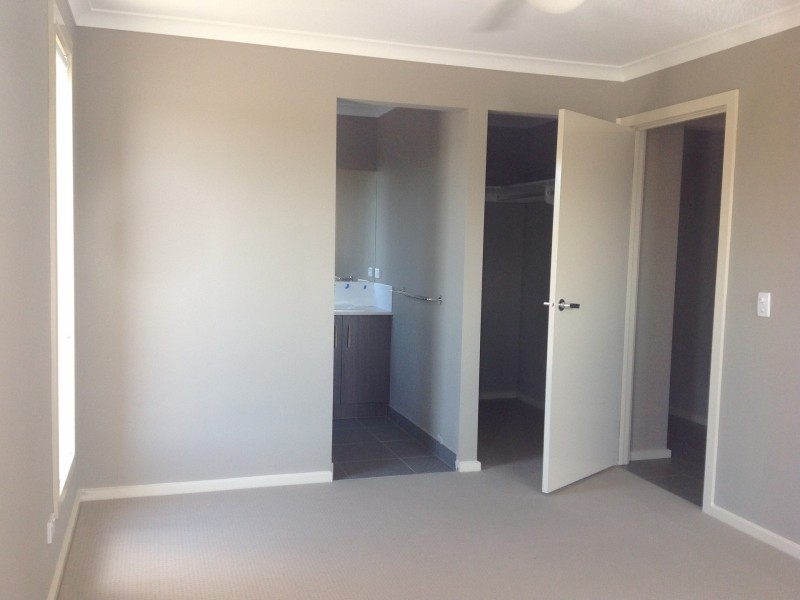 21 Lotus Street, Pakenham VIC 3810