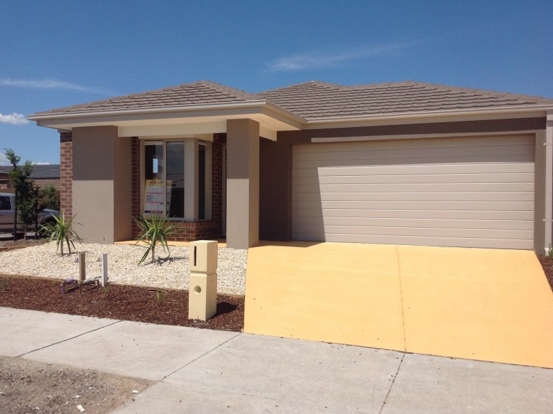 21 Lotus Street, Pakenham VIC 3810