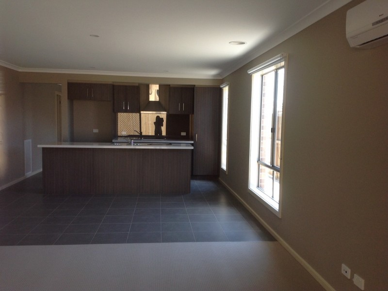 21 Lotus Street, Pakenham VIC 3810