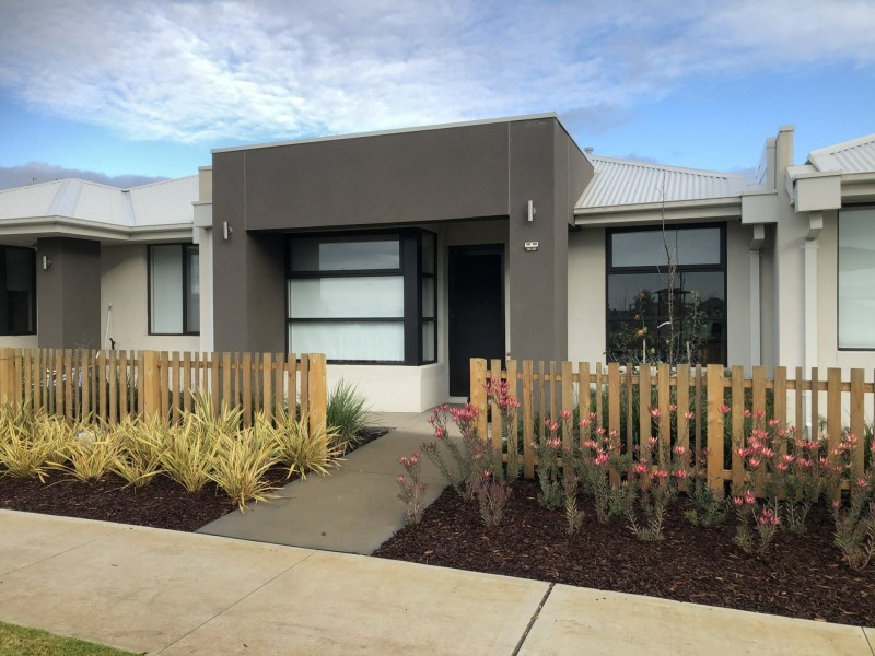 5 Trendale Lane, Clyde VIC 3978