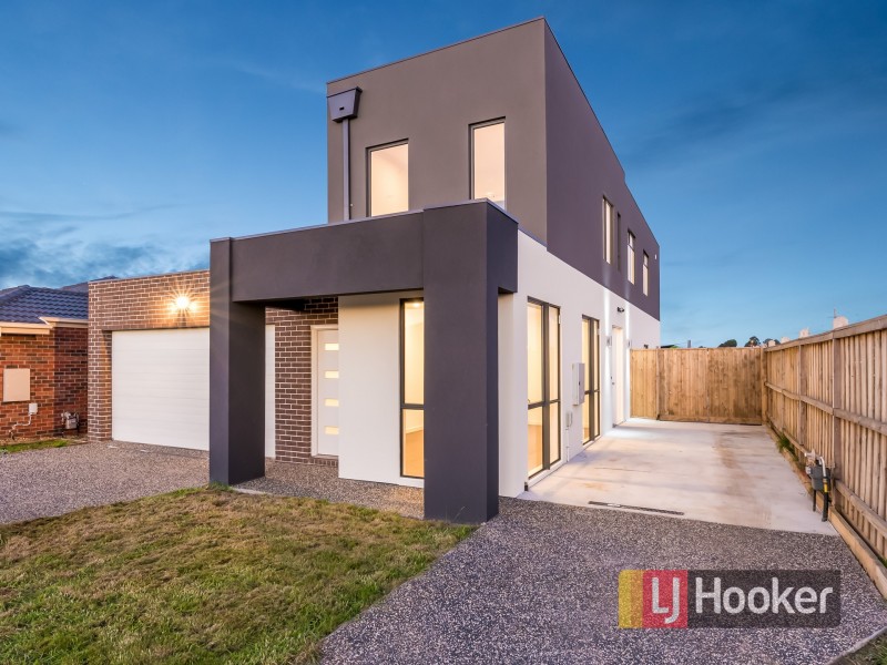 13 Saloon Circuit, Clyde North VIC 3978