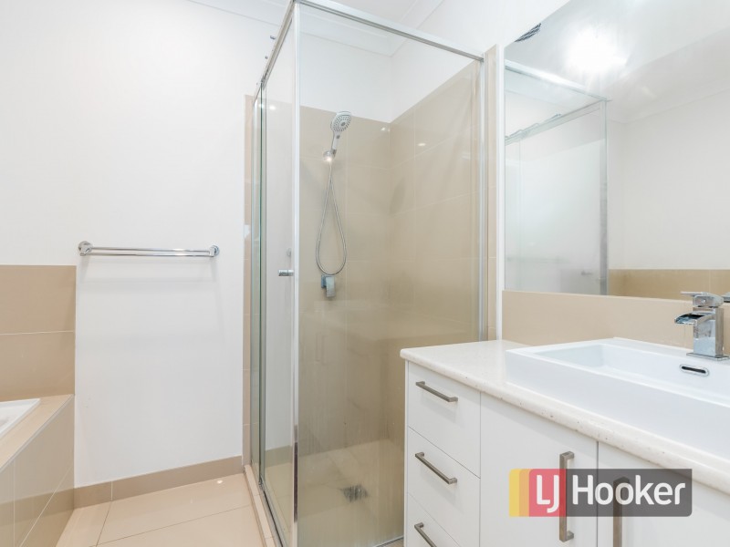 13 Saloon Circuit, Clyde North VIC 3978