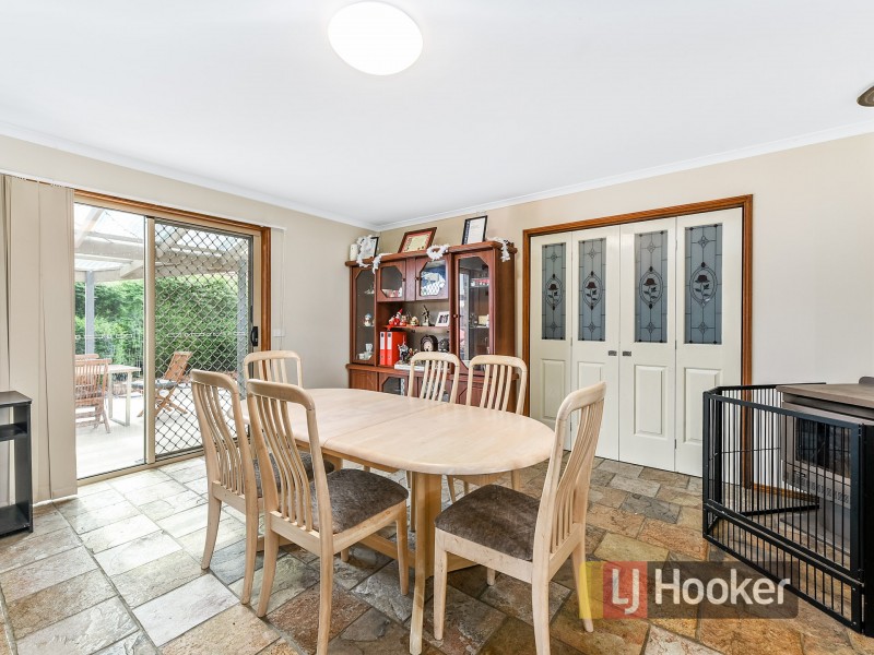 5 Comte Close, Cranbourne West VIC 3977