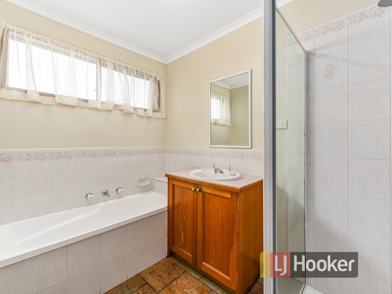 5 Comte Close, Cranbourne West VIC 3977