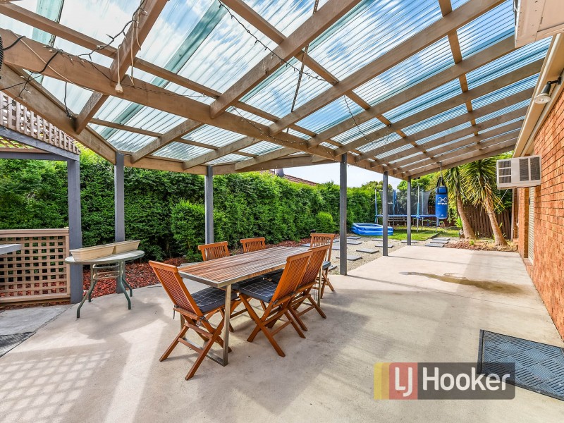 5 Comte Close, Cranbourne West VIC 3977