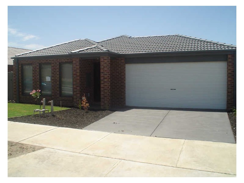 13 Avalon Crescent, Cranbourne VIC 3977