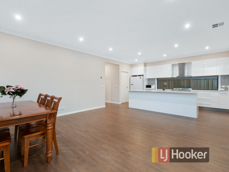 43 Fitzwilliam Circuit, Clyde North VIC 3978