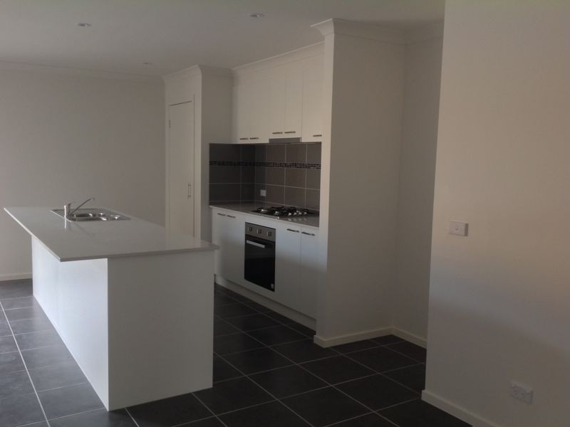 30 Waterways Drive, Cranbourne North VIC 3977