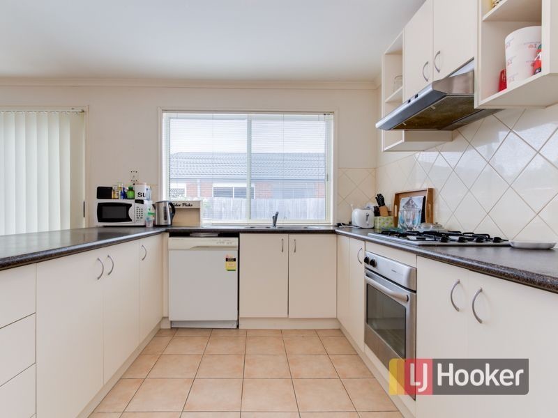 17 Gowrie Place, Cranbourne VIC 3977