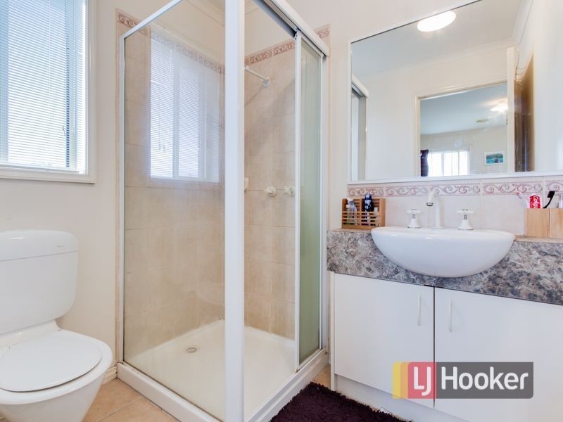 17 Gowrie Place, Cranbourne VIC 3977