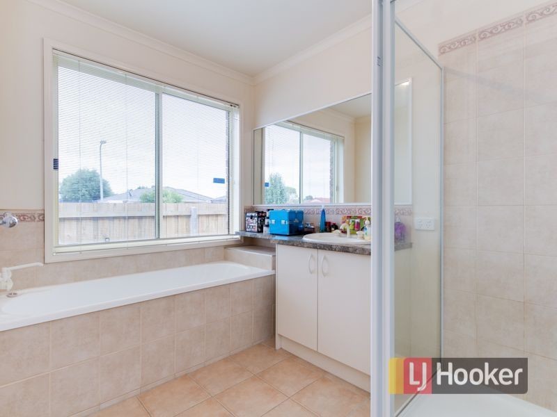 17 Gowrie Place, Cranbourne VIC 3977