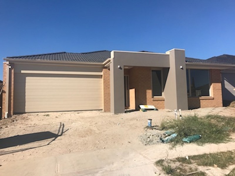 32 Sloane Drive, Clyde North VIC 3978