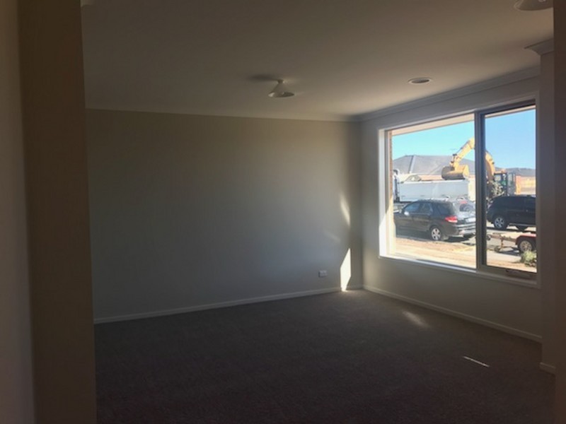 32 Sloane Drive, Clyde North VIC 3978