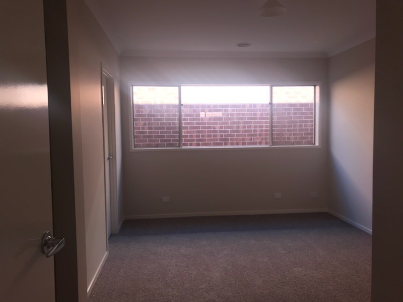 32 Sloane Drive, Clyde North VIC 3978