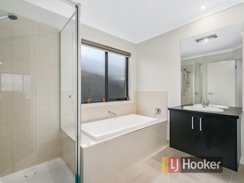 115 Lineham Drive, Cranbourne East VIC 3977