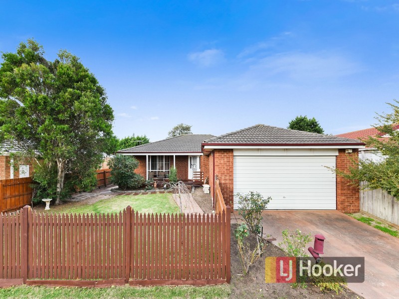 45 Hamilton Drive, Cranbourne North VIC 3977