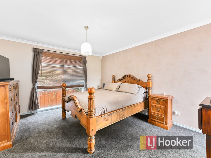 45 Hamilton Drive, Cranbourne North VIC 3977
