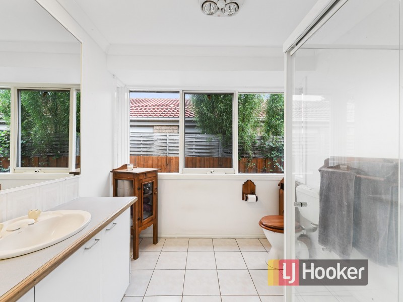 45 Hamilton Drive, Cranbourne North VIC 3977