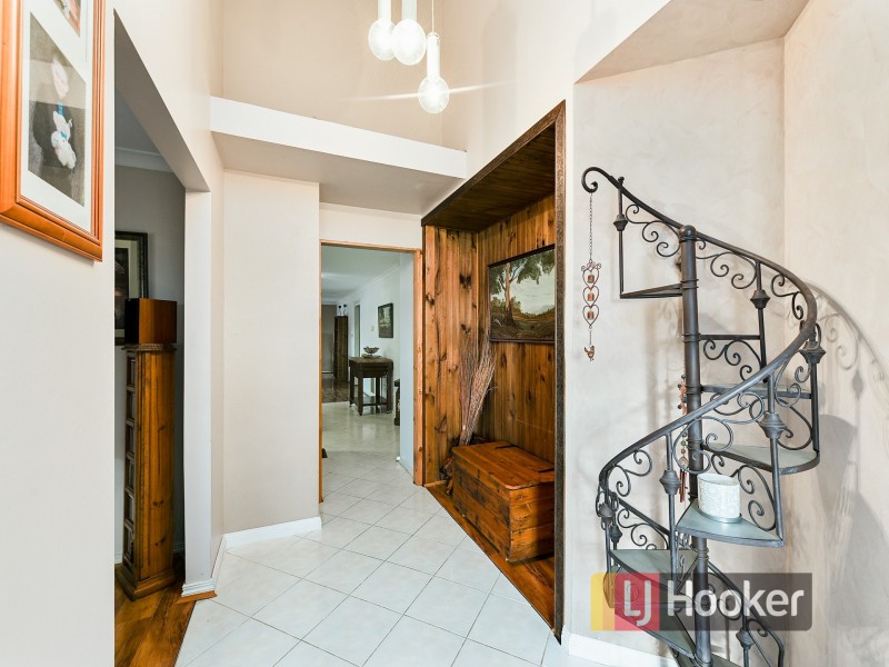 45 Hamilton Drive, Cranbourne North VIC 3977