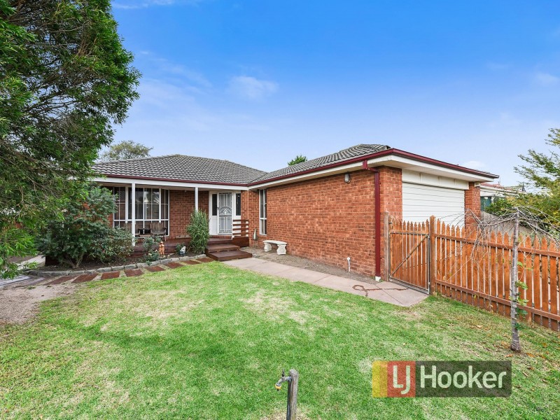 45 Hamilton Drive, Cranbourne North VIC 3977