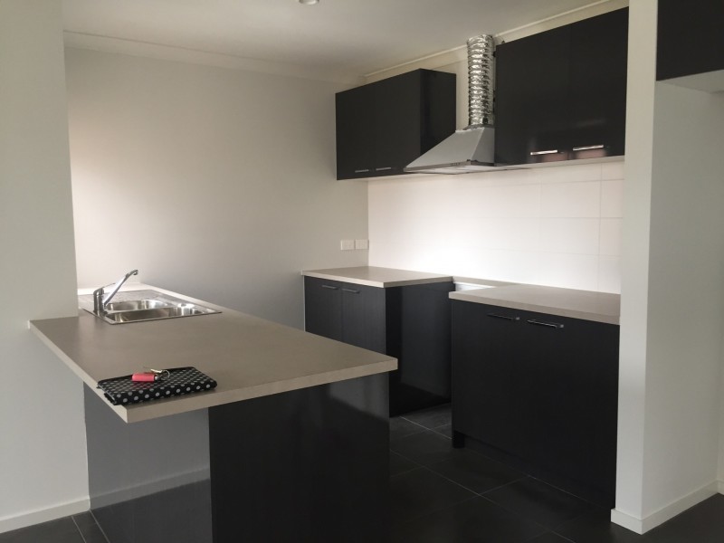 32 Emery Drive, Clyde North VIC 3978