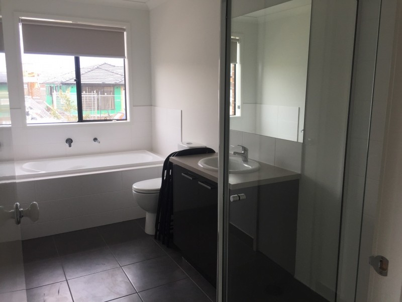 32 Emery Drive, Clyde North VIC 3978