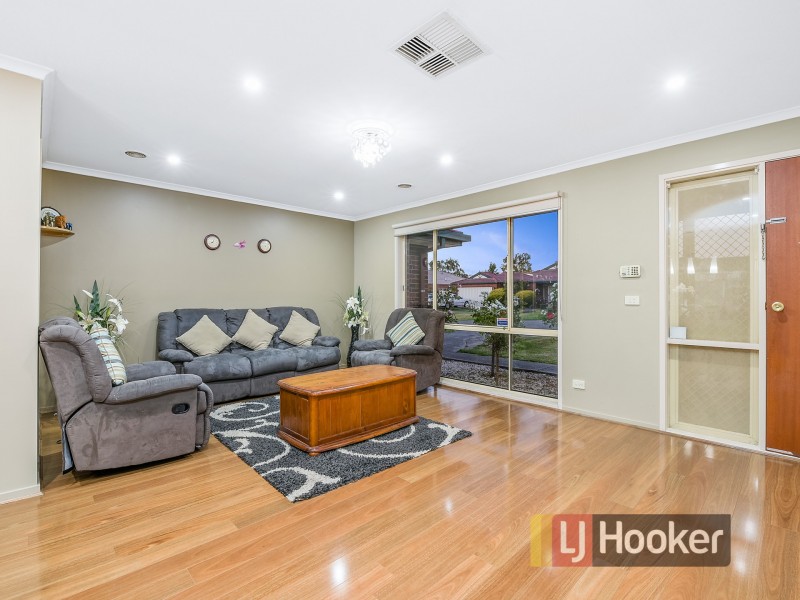 8 Millbank Place, Cranbourne VIC 3977