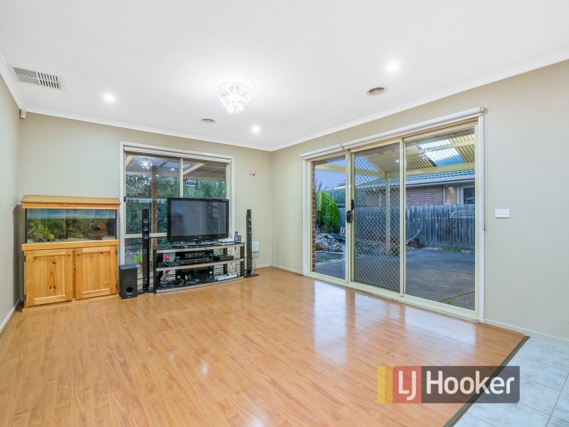 8 Millbank Place, Cranbourne VIC 3977