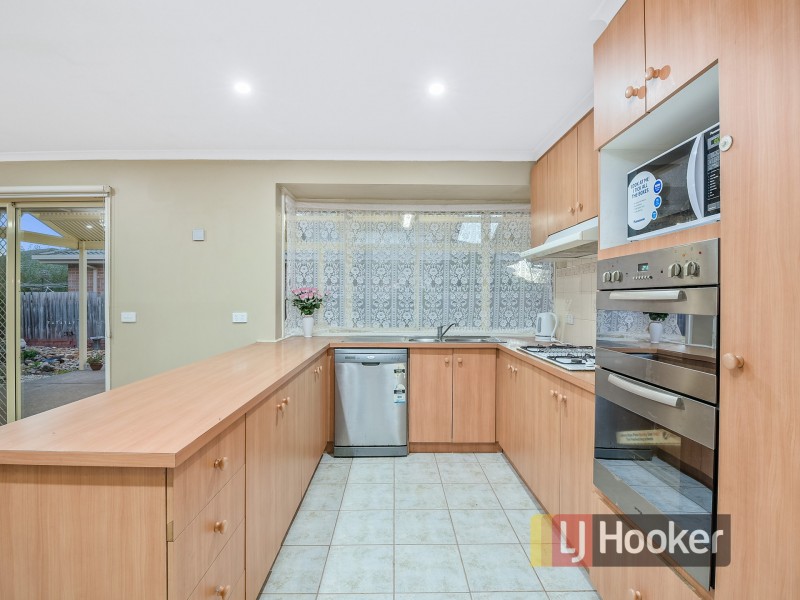 8 Millbank Place, Cranbourne VIC 3977