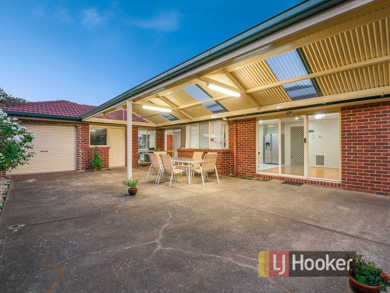 8 Millbank Place, Cranbourne VIC 3977
