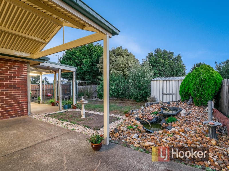 8 Millbank Place, Cranbourne VIC 3977