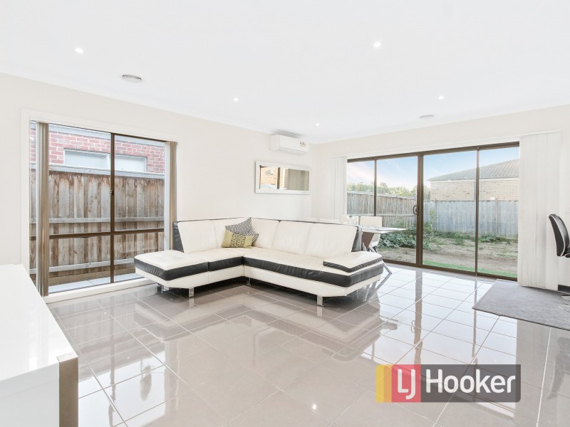 22 Blackledge Drive, Cranbourne East VIC 3977