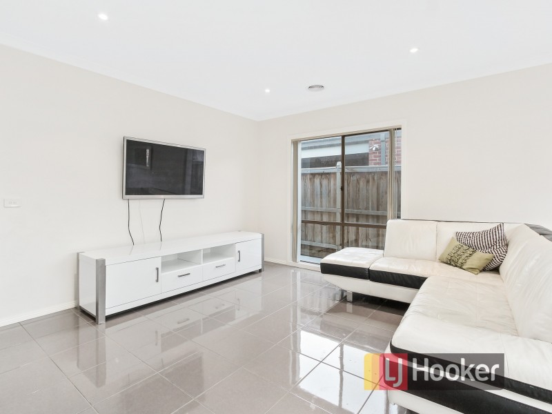 22 Blackledge Drive, Cranbourne East VIC 3977