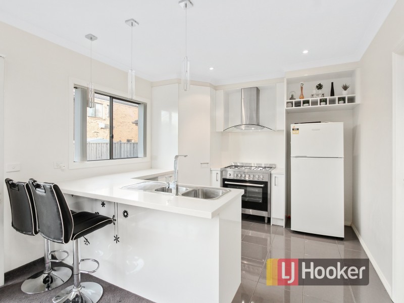 22 Blackledge Drive, Cranbourne East VIC 3977