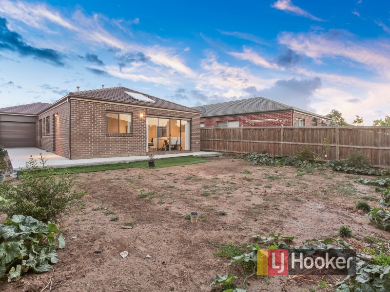 22 Blackledge Drive, Cranbourne East VIC 3977