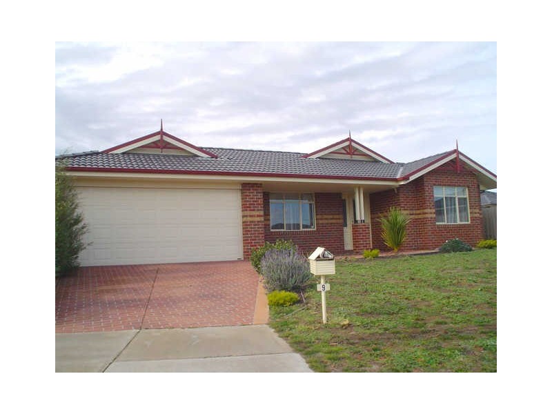 9 Arklow Court, Cranbourne VIC 3977