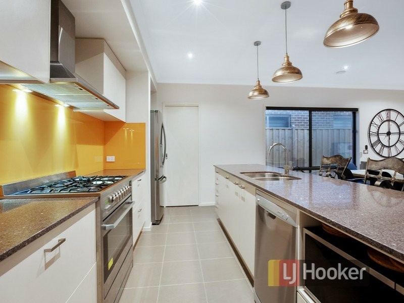 26 Fenway Boulevard, Clyde North VIC 3978