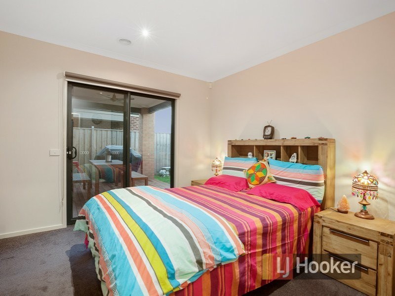 26 Fenway Boulevard, Clyde North VIC 3978