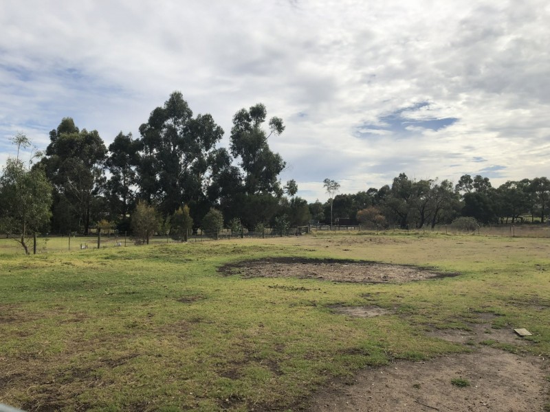 27 Finsbury Road, Devon Meadows VIC 3977