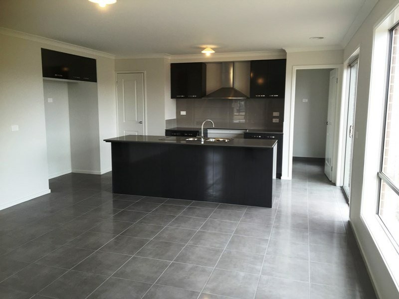 5 Curved Trunk Road, Officer VIC 3809