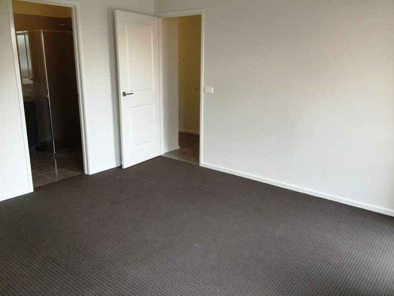 5 Curved Trunk Road, Officer VIC 3809