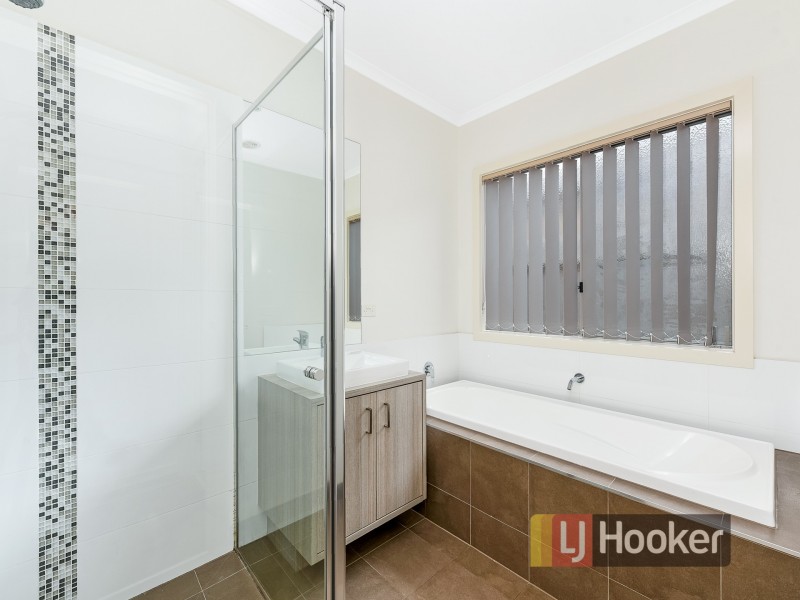 26 Cadillac Street, Cranbourne East VIC 3977